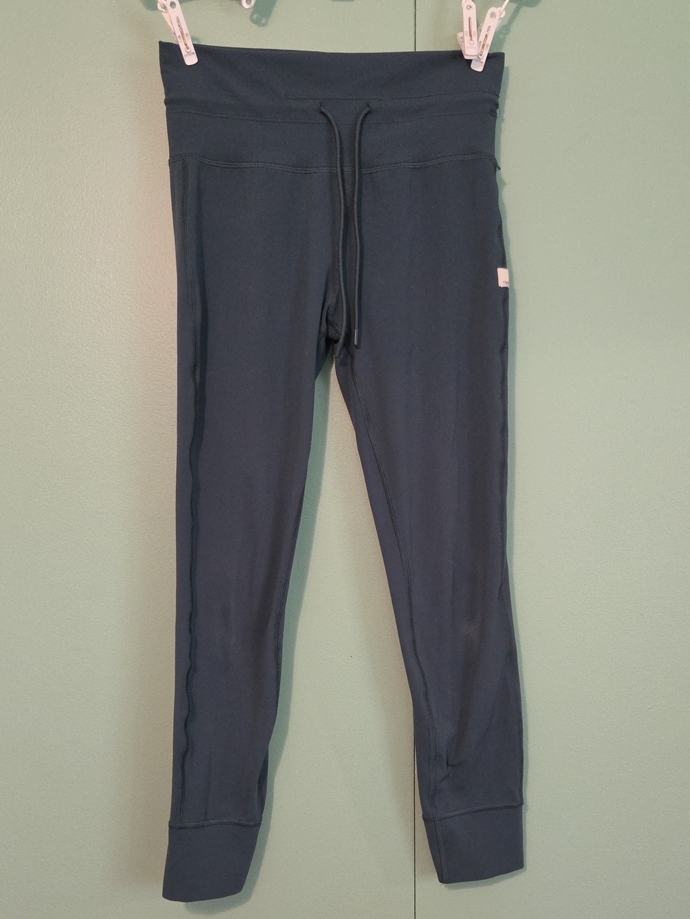 Vuori Dark Green Athletic Capri Size Small